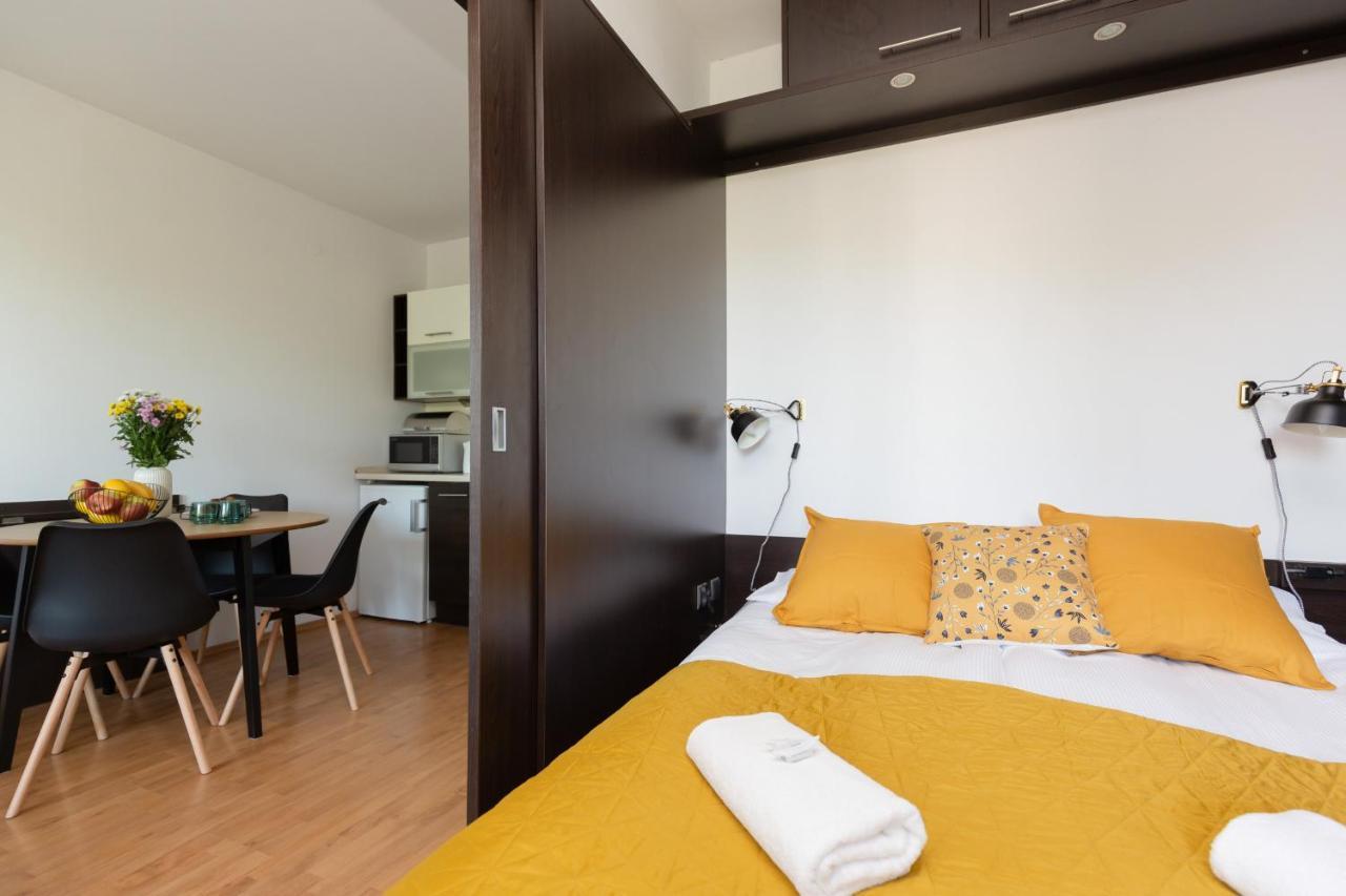 Cozy Apartment With Balcony Warszawa By Noclegi Renters Exteriér fotografie